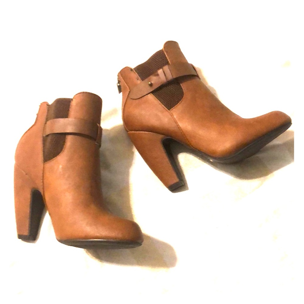NWOT dollhouse tan bootie